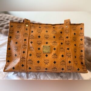 🎀 MCM Logo Print Coated Canvas Shoulder Bag🎀